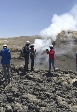 SULL’ORLO DEL CRATERE SULL’ORLO DEL CRATERE